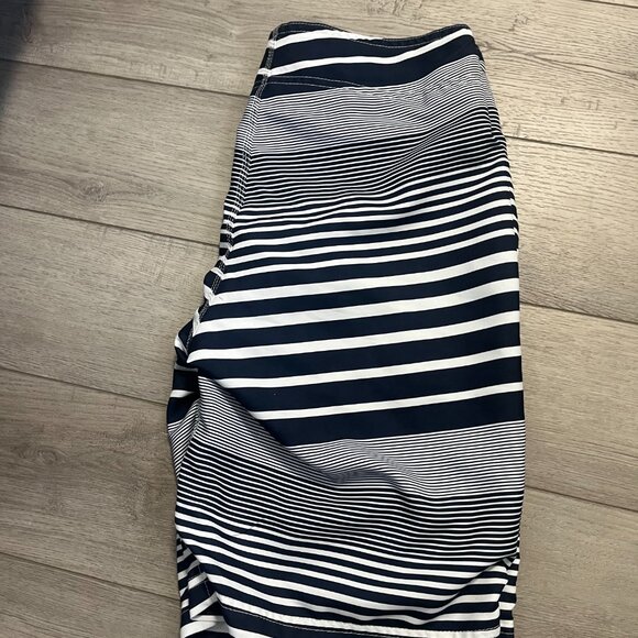3/$20 Gap Mens Blue & White Striped Board Shorts Size Small EUC!!! - Picture 5 of 5